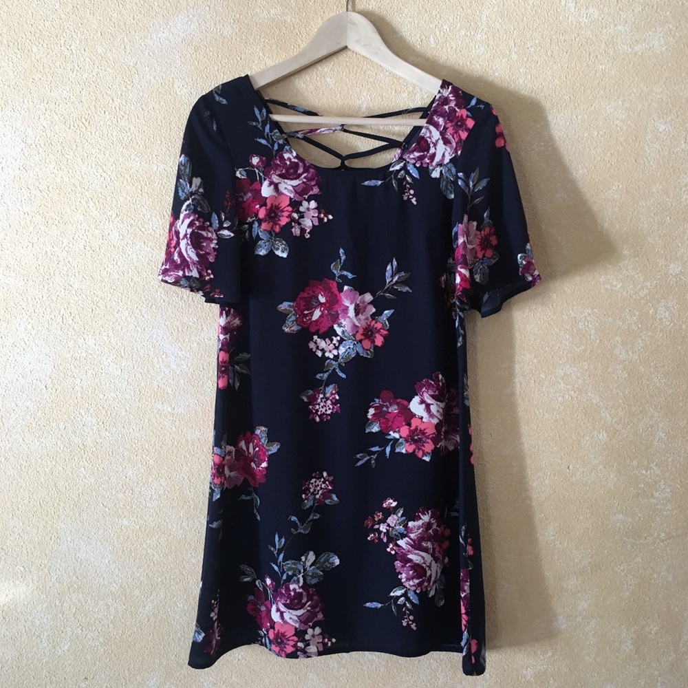 Adorable Floral Spring Dress - Picture 4 of 8
